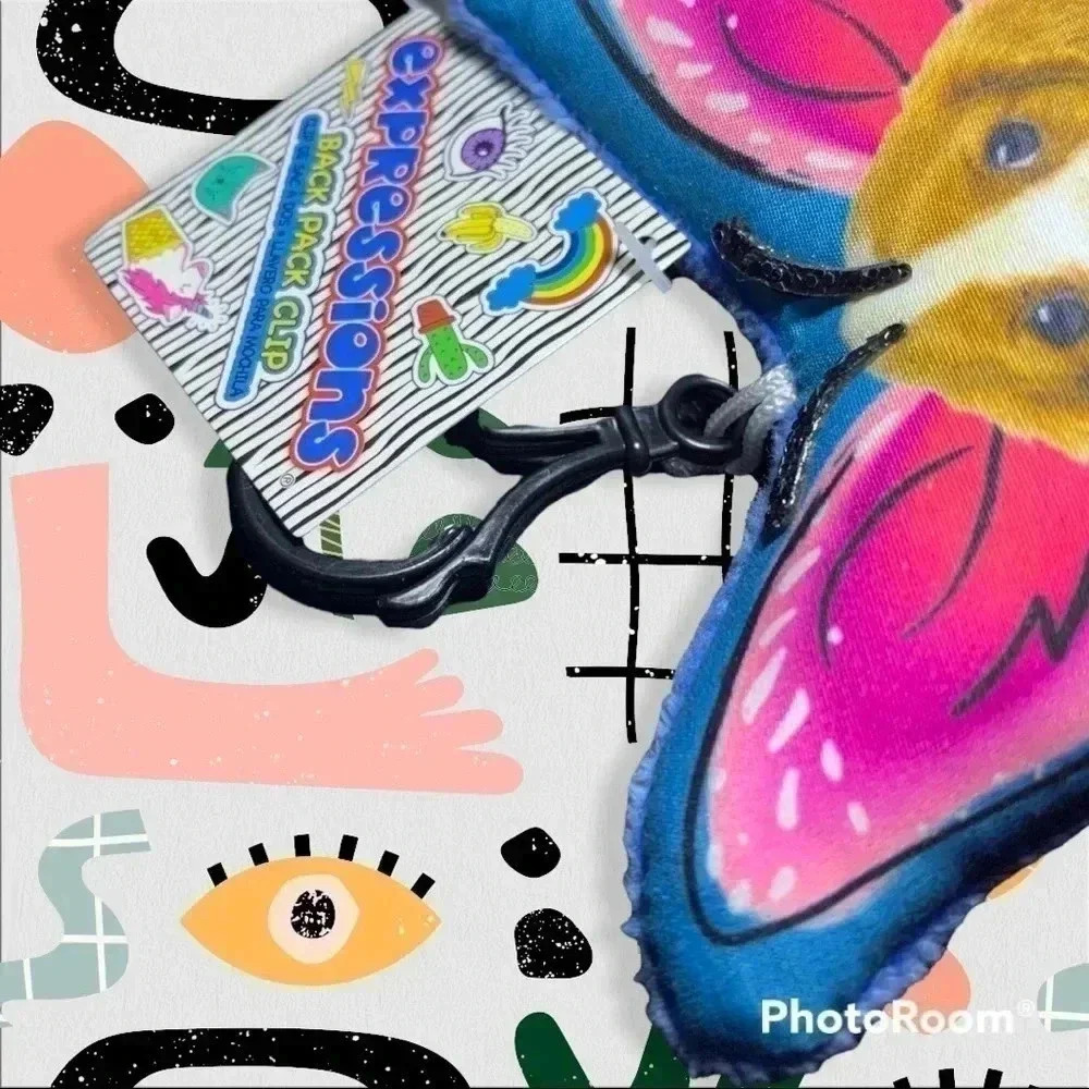 Dog Design on Backpack Keychain - Picture 4 of 6